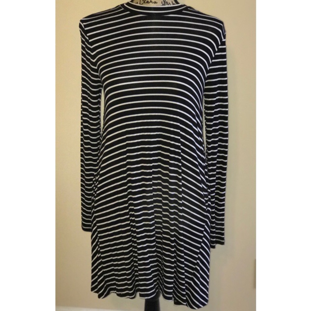 Simple flowy long sleeve dress